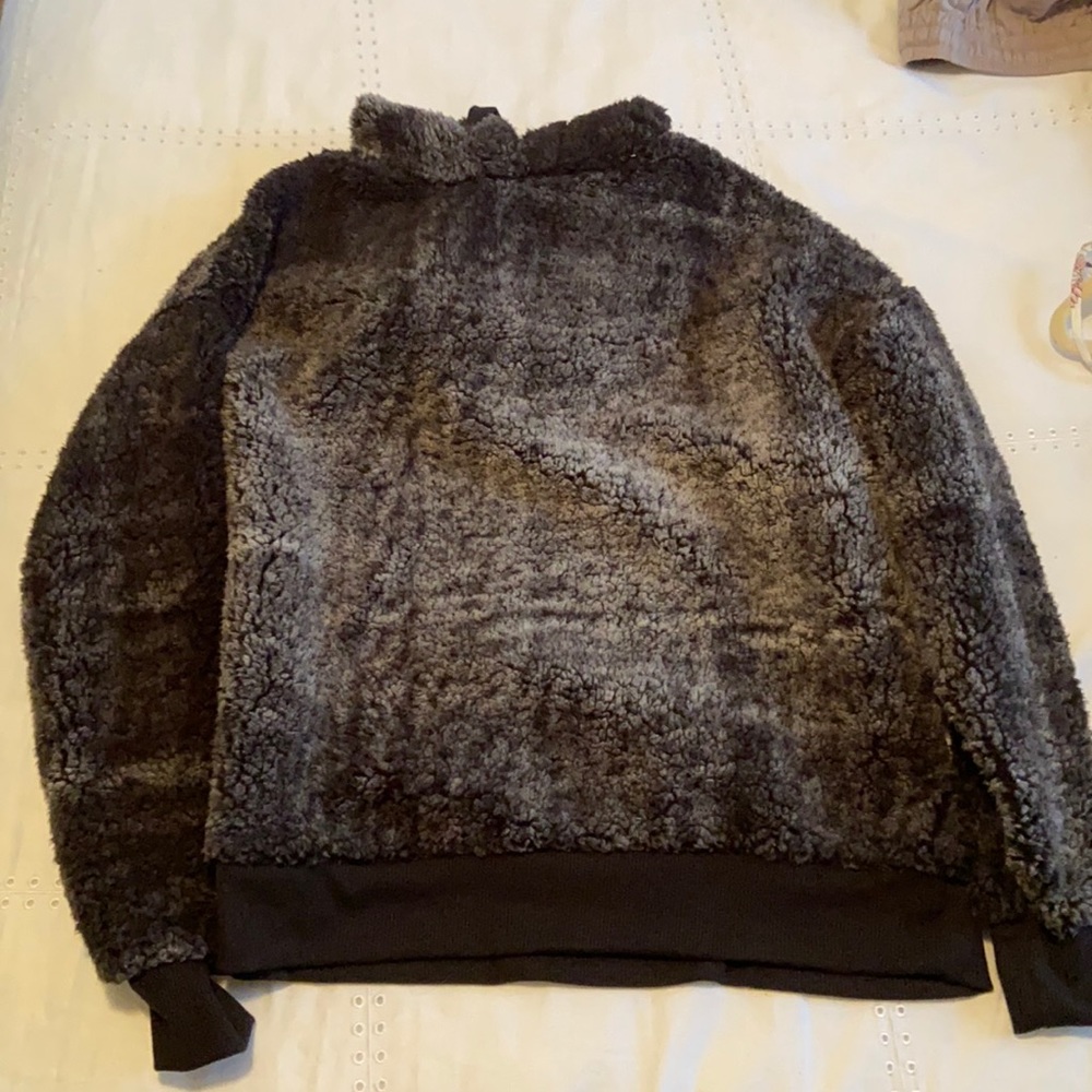 Grey sweatshirt